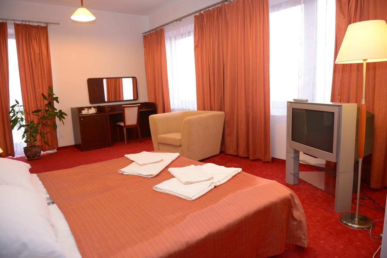 Hotel Pod Debami เตเรซโปล ภายนอก รูปภาพ